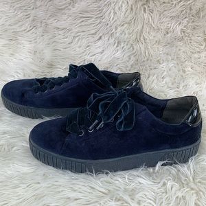 Velvet navy blue Marco Tozzi sneakers